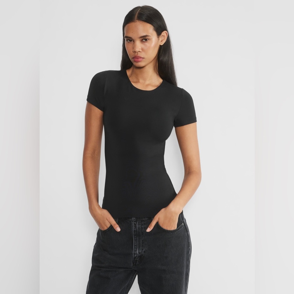 Babaton Contour Hip T Shirt